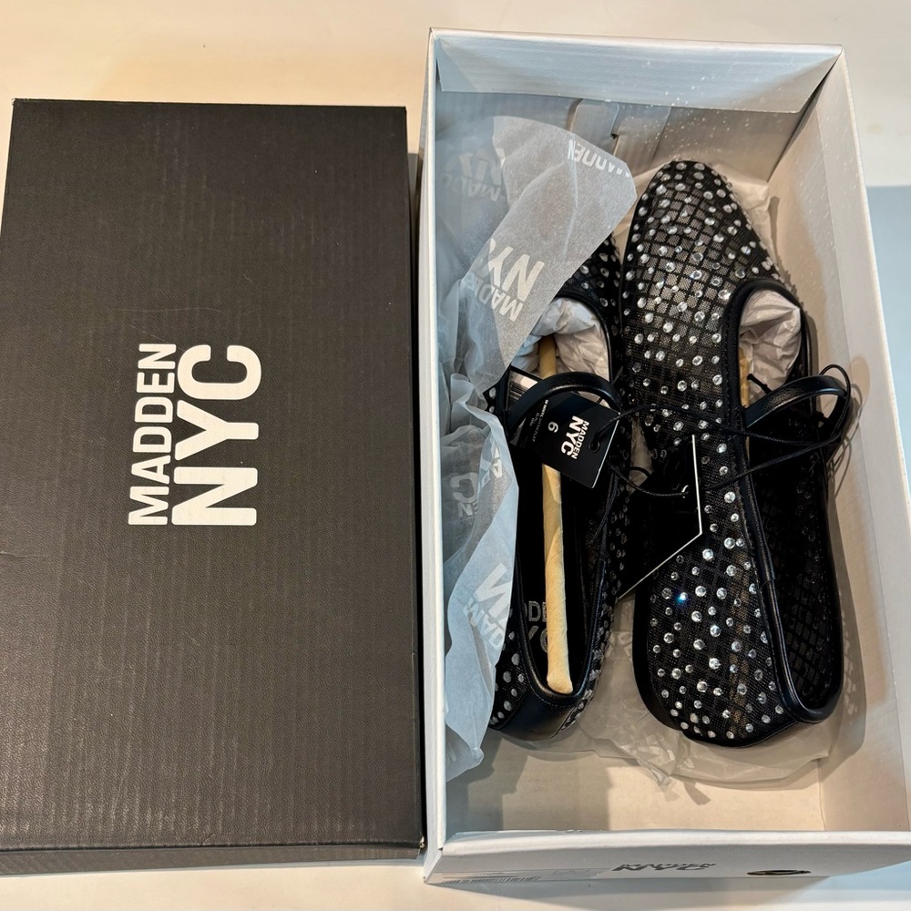 women’s black mesh flats by Madden NYC size 6